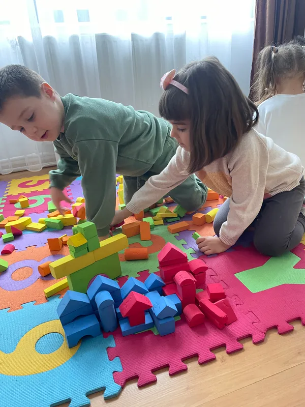 Centre: 🎭 Joc de rol: “La stomatolog”; 👷‍♂️Construcții: “Clinica dentara” (7)
