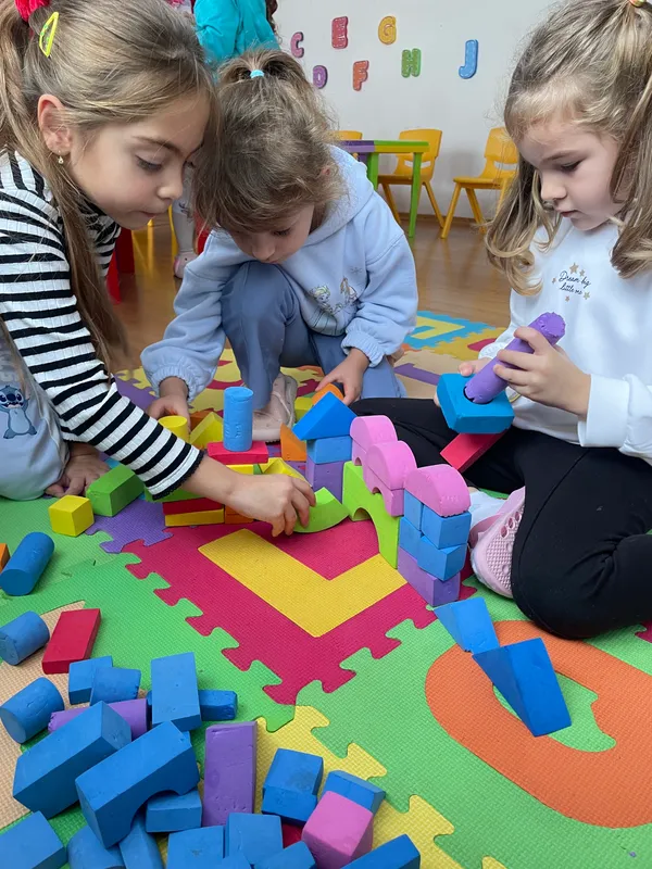 Centre: 🎭 Joc de rol: “La stomatolog”; 👷‍♂️Construcții: “Clinica dentara” (6)