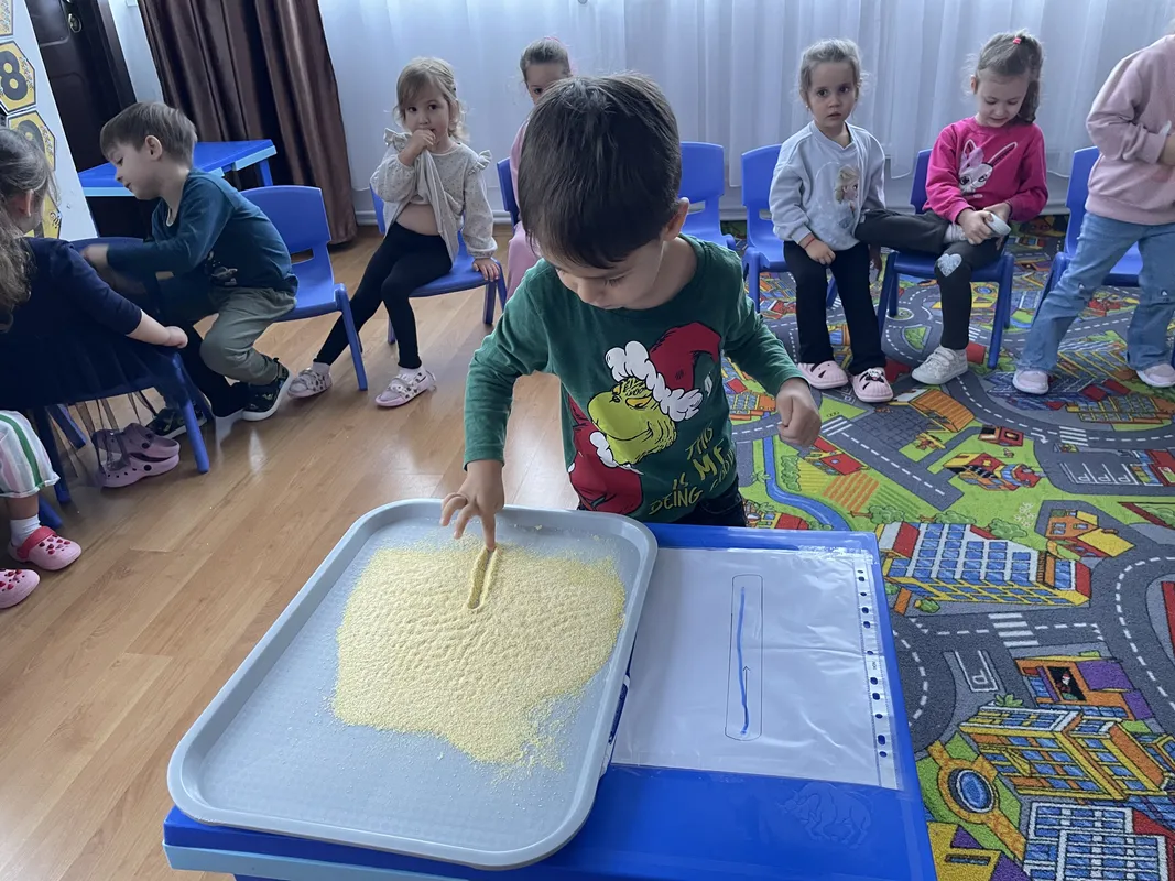 DLC - Trasarea conturului literei „I” prin tehnici alternative (6)