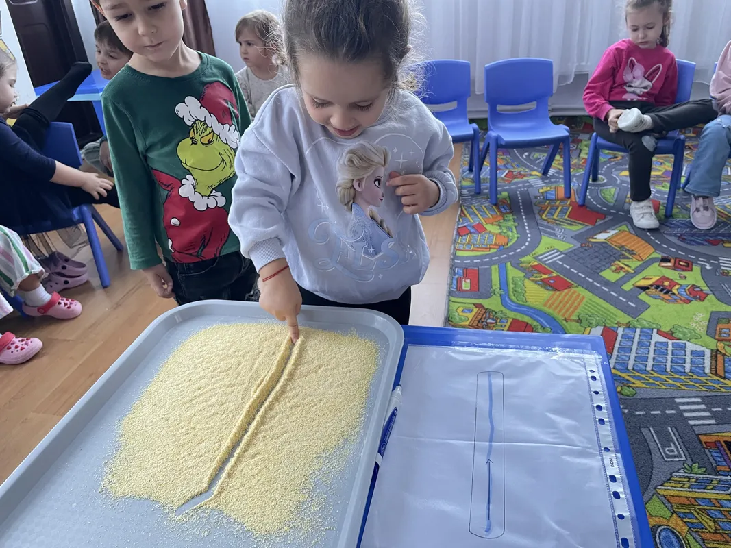 DLC - Trasarea conturului literei „I” prin tehnici alternative (2)