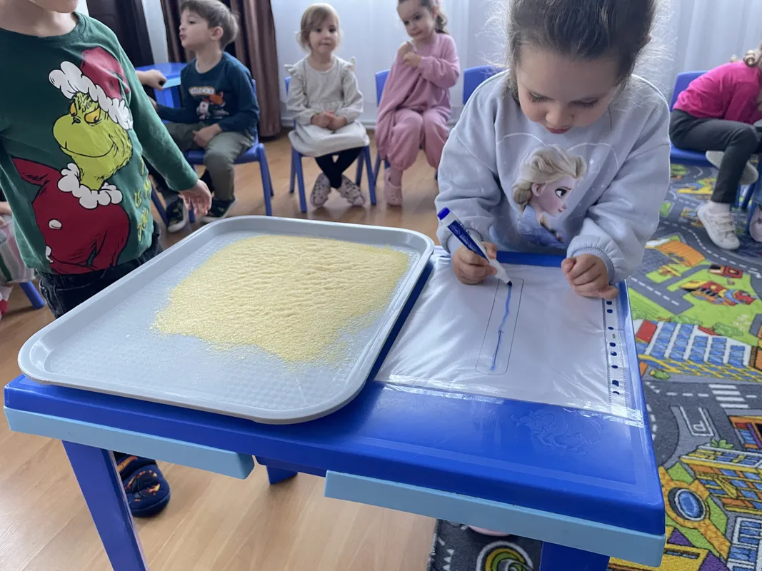 DLC - Trasarea conturului literei „I” prin tehnici alternative