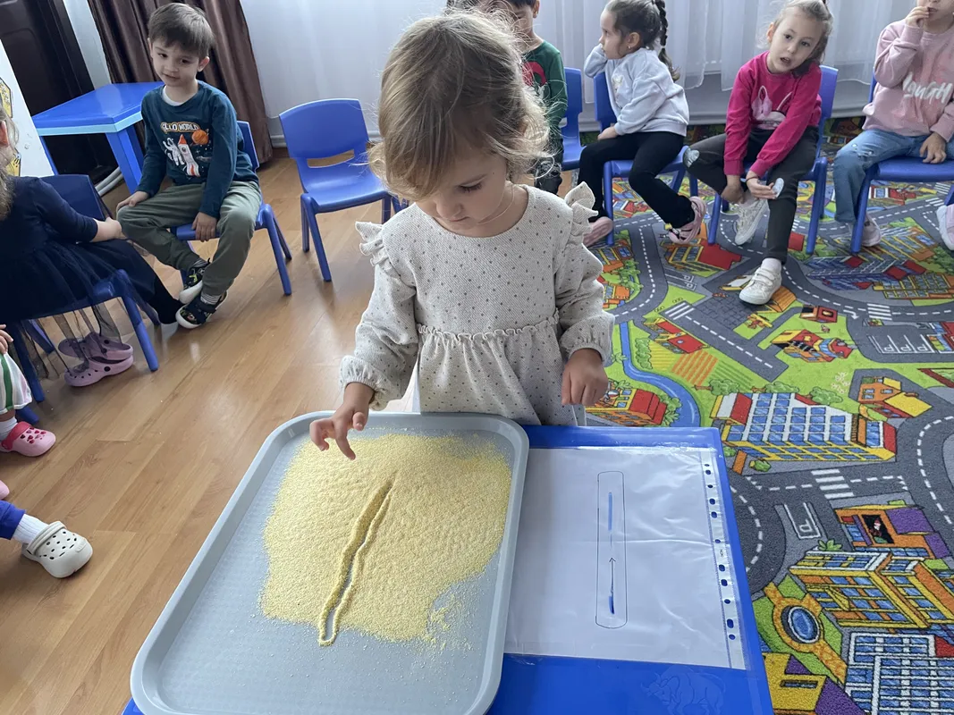 DLC - Trasarea conturului literei „I” prin tehnici alternative (5)